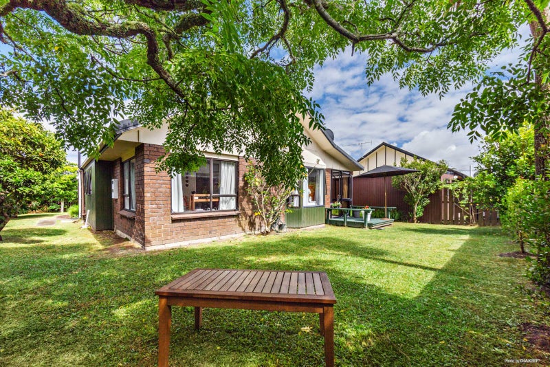 2/10 Corrella Road, Belmont, Auckland - Carousel 2