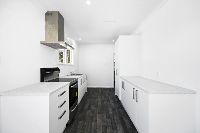 8 Kenney Crescent, Fairfield, Hamilton - Carousel 2