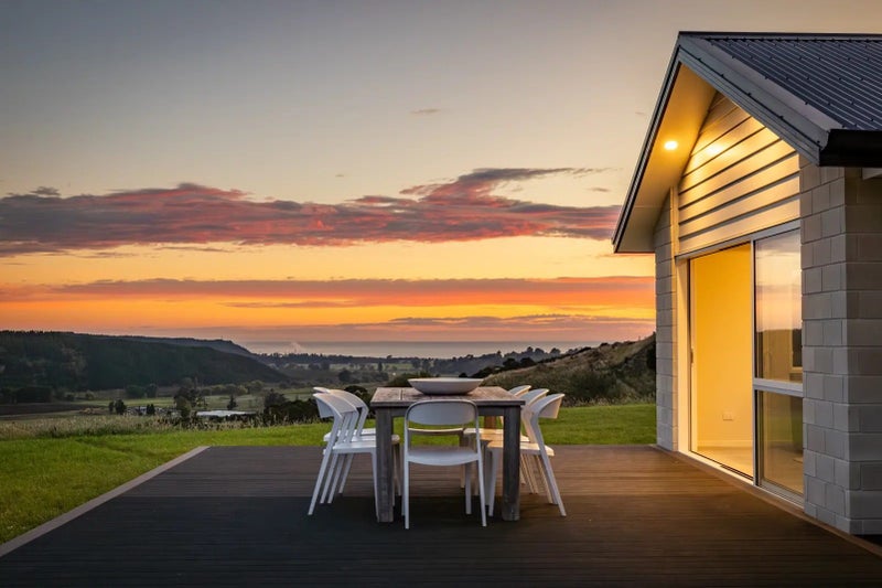 170 Eskridge Drive, Eskdale, Napier - Carousel 1