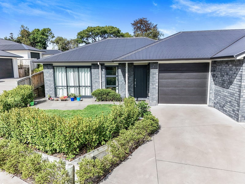 2/7 Corrin Street, Melville, Hamilton - Carousel 1