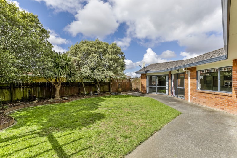 13 Jeffery Reeve Crescent, Ranui, Auckland - Carousel 2