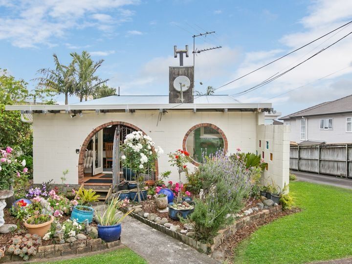 21 Maioro Street, New Windsor, Auckland - Carousel 1