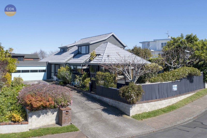 13 Ormond Road, Hospital Hill, Napier - Carousel 1