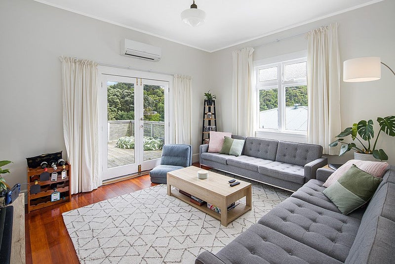 19 Highland Crescent, Wadestown, Wellington - Carousel 1