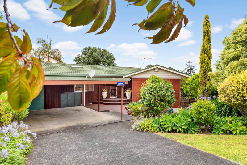 20 Calman Place, Chatswood, Auckland - Carousel 1