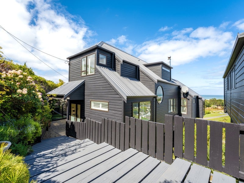 35 Seaview Road, Brighton, Dunedin - Carousel 1