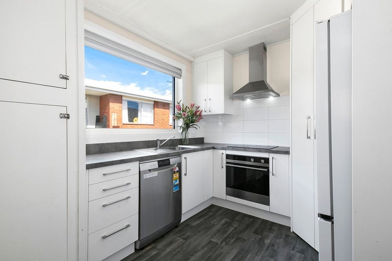 2/13 Prince Albert Road, Saint Kilda, Dunedin - Carousel 1