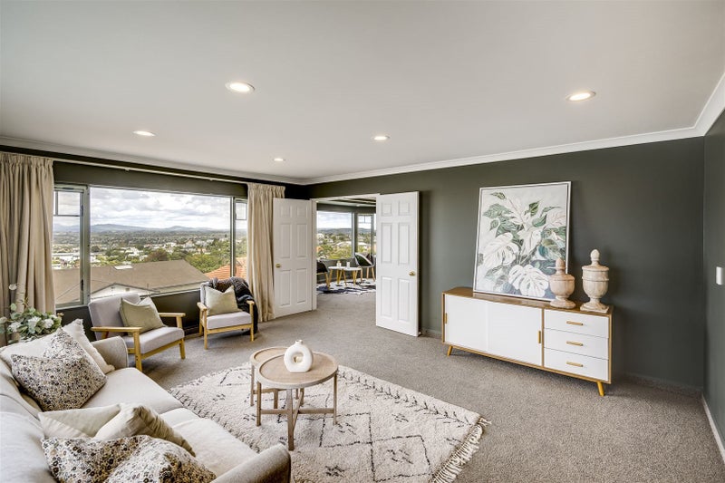 1 Cobden Crescent, Bluff Hill, Napier - Carousel 2