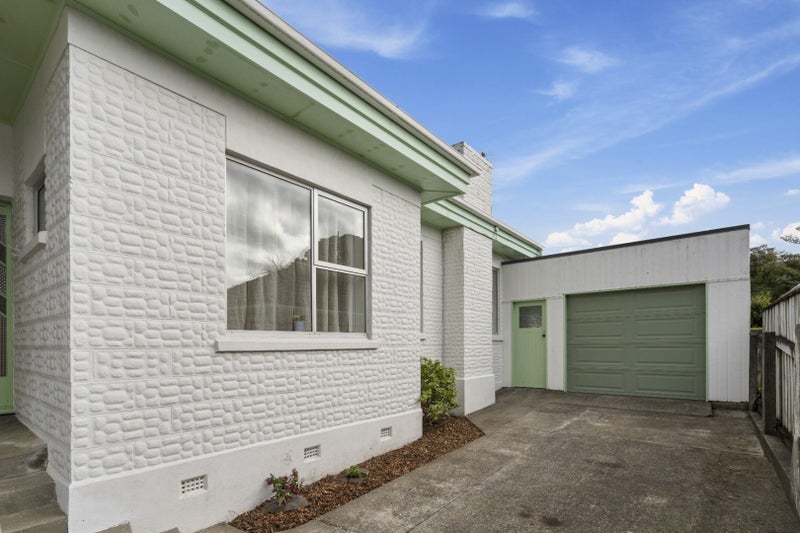39 Coates Street, Tawa, Wellington - Carousel 2