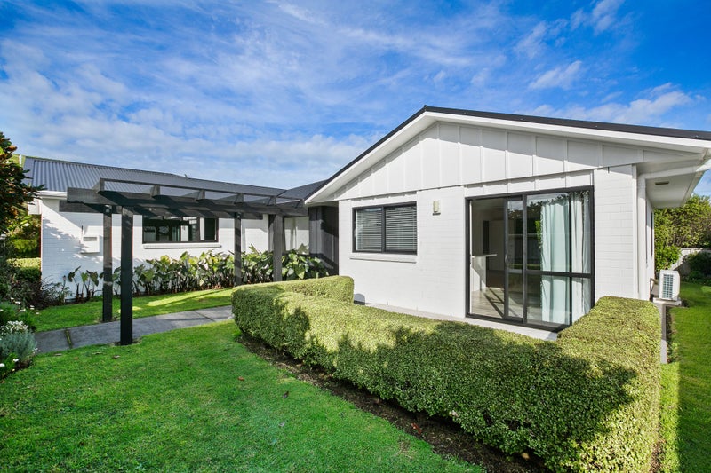 11 Heta Road, Highlands Park, New Plymouth - Carousel 1