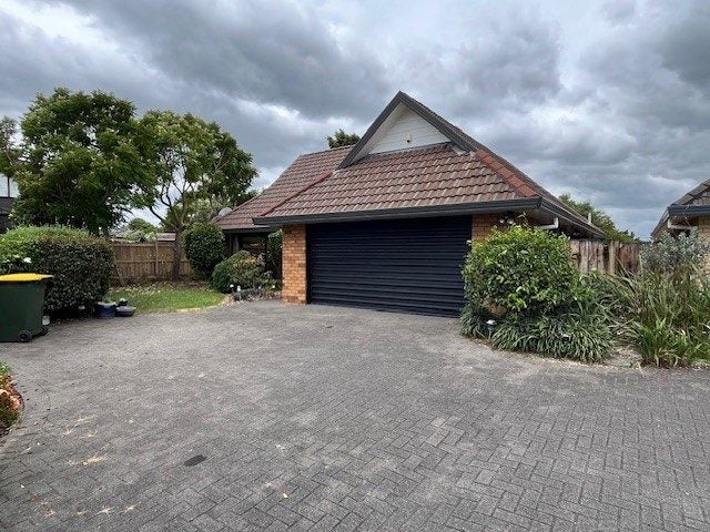 2/31 Crescent Hills Court, Northpark, Auckland - Carousel 2
