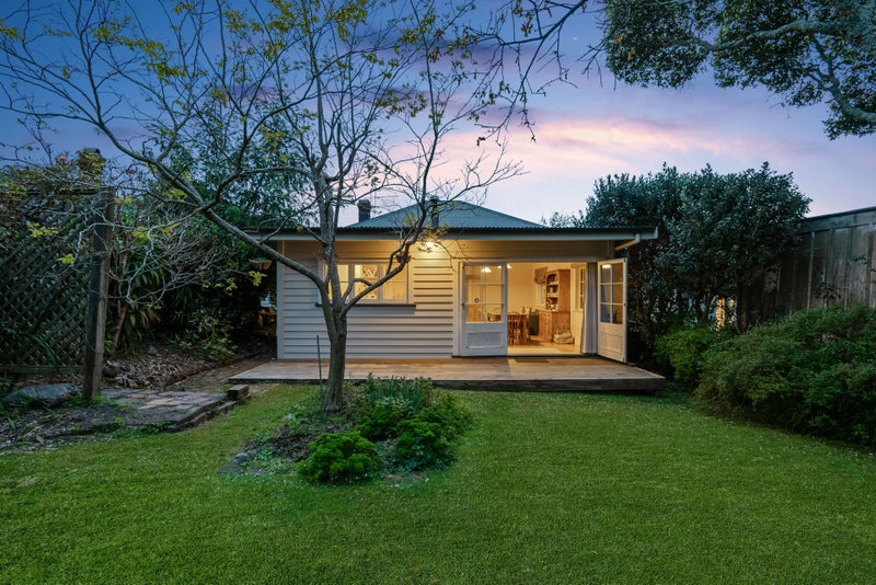 23 Mountain View Road, Morningside, Auckland - Carousel 2