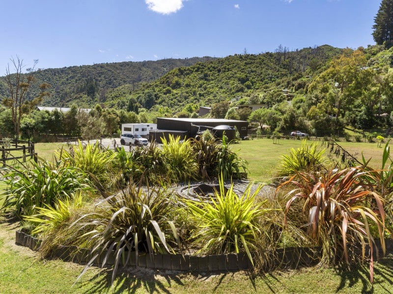 12 Manuka Drive, Ngākuta Bay, Picton - Carousel 1
