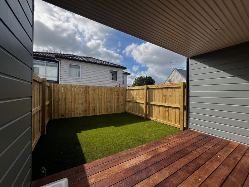 6/21 Divich Avenue, Te Atatu South, Auckland - Carousel 1
