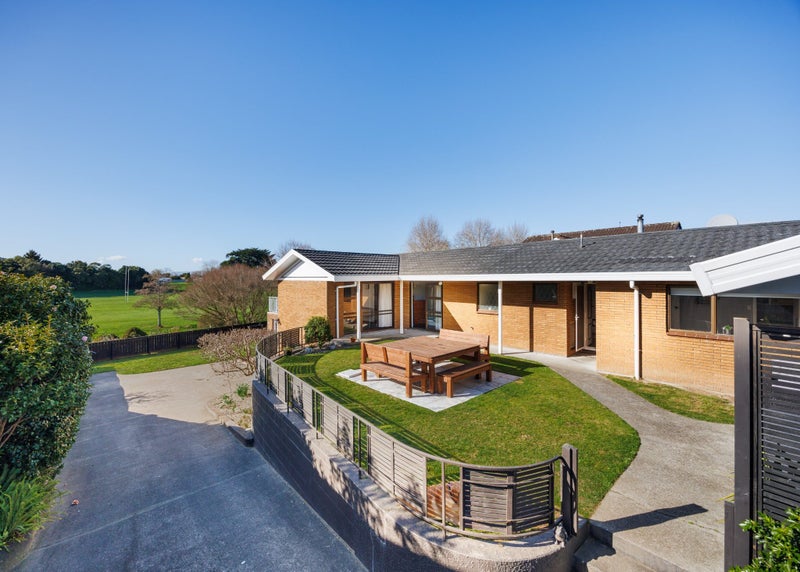 18 Kentucky Way, Awapuni, Palmerston North - Carousel 1
