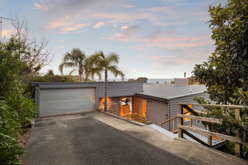 12 Karu Street, Oneroa, Waiheke Island - Carousel 2