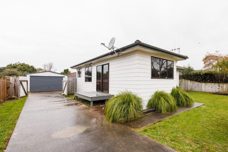4 Cedar Grove, Highbury, Palmerston North - Carousel 2