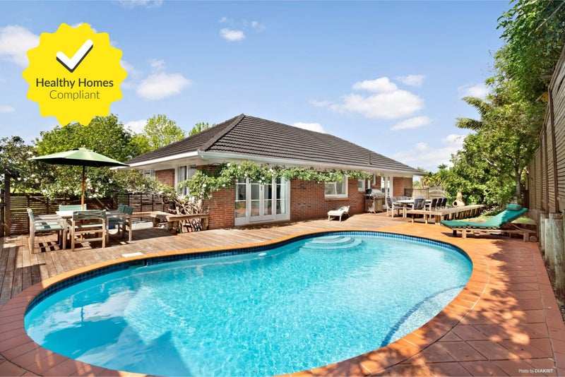 23 Deuxberry Avenue, Northcote, Auckland - Carousel 1
