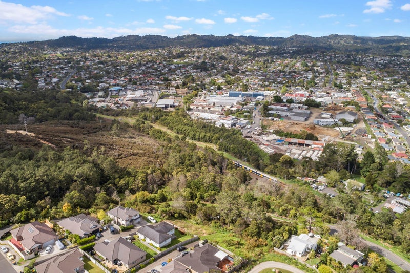 95 Rangeview Road, Sunnyvale, Auckland - Carousel 9