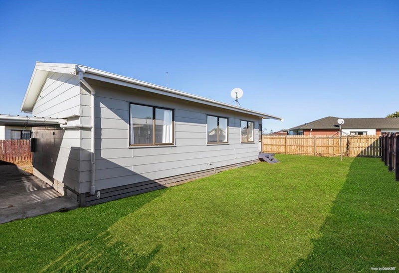 2/5 Volta Place, Clendon Park, Auckland - Carousel 1