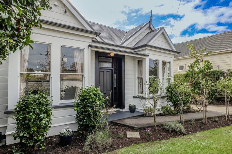 8 Beta Street, Belleknowes, Dunedin - Carousel 1