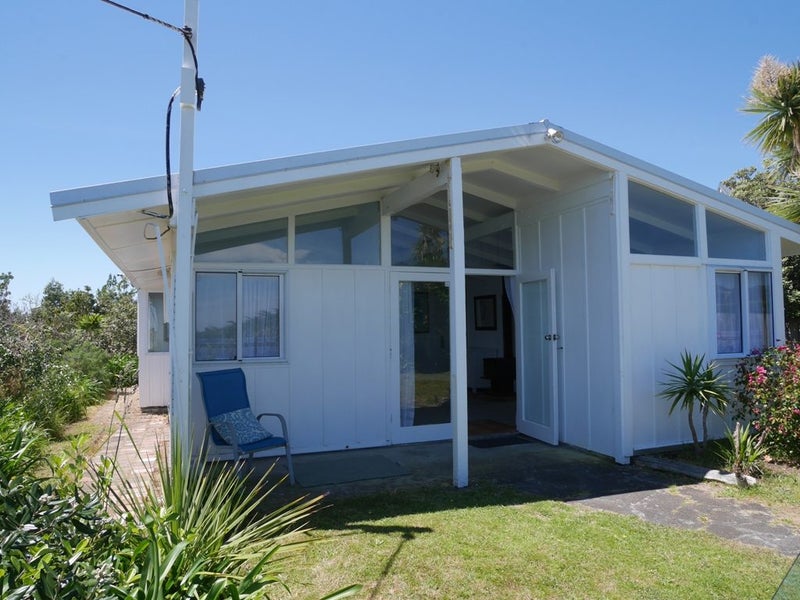 25 Hemara Street, Waikanae Beach, Waikanae - Carousel 2