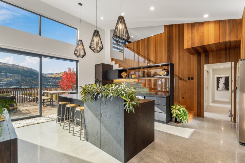 11 Red Deer Rise, Kelvin Heights, Queenstown - Carousel 2