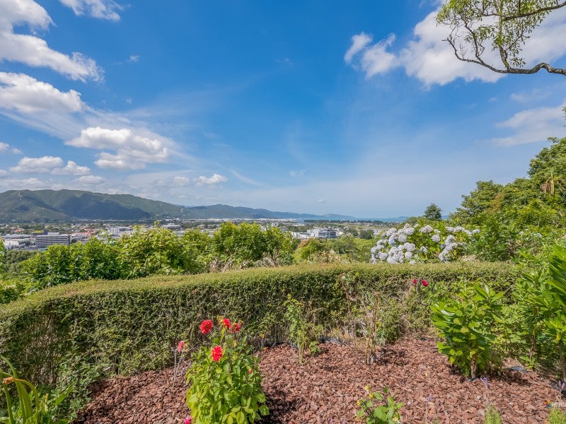 17 Harbour View Road, Harbour View, Lower Hutt - Carousel 1