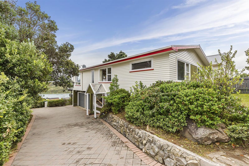 15 Eskdale Road, Papakowhai, Porirua - Carousel 1