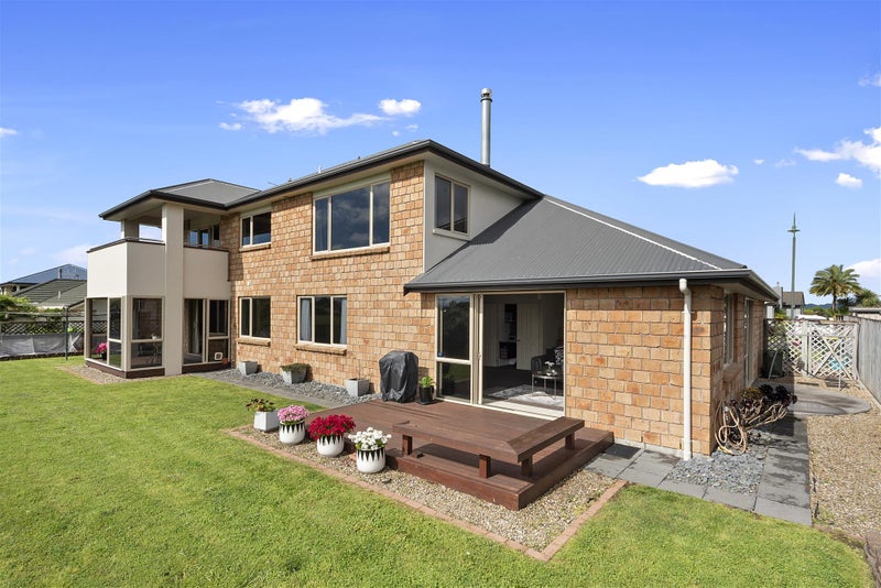 12 Gavin Heights, Rototuna, Hamilton - Carousel 1