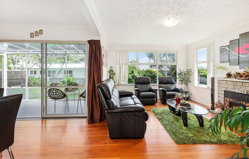 7 Jonathan Way, Paparangi, Wellington - Carousel 2