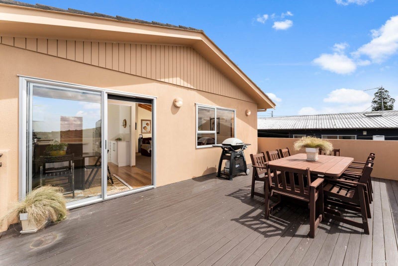 2/570 Beach Road, Rothesay Bay, Auckland - Carousel 2