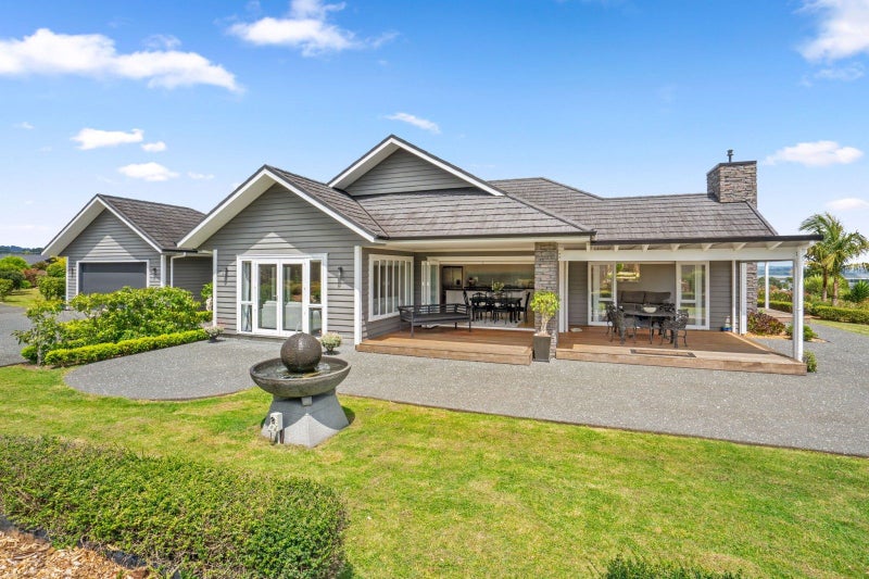 14 Summerfield Way, Parahaki, Whangarei - Carousel 1