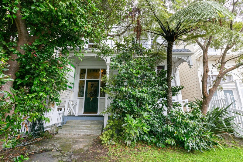 24 Hargreaves Street, Mount Cook, Wellington - Carousel 1