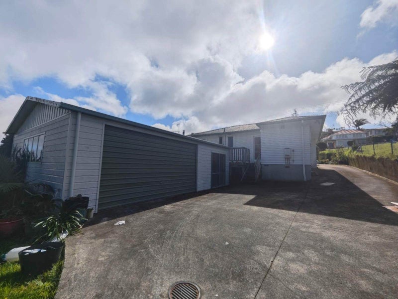 12 Peach Road, Glenfield, Auckland - Carousel 24