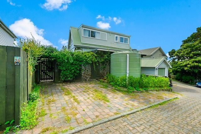 28 Rangatira Road, Birkenhead, Auckland - Carousel 1