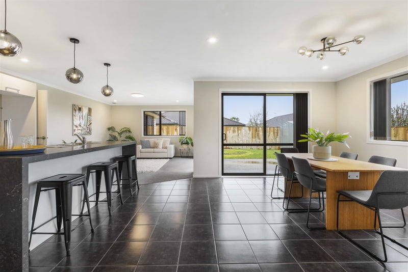 109 Barrington Drive, Huntington, Hamilton - Carousel 2