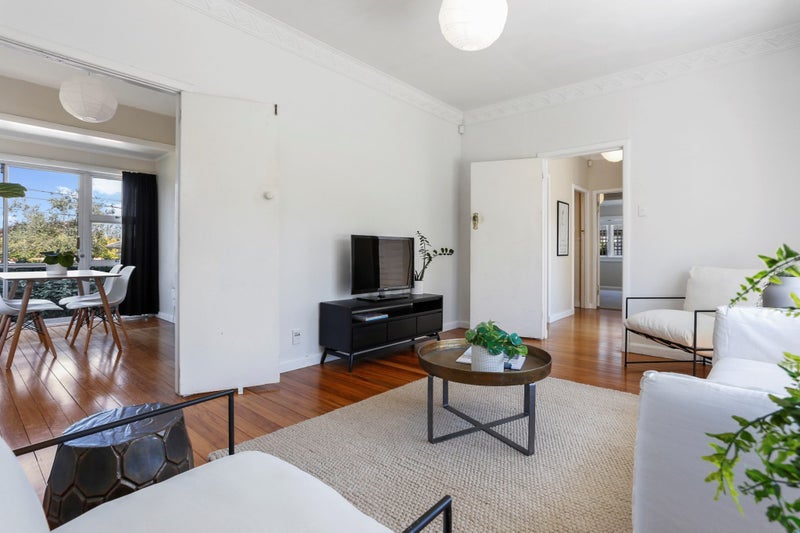 8A Warren Avenue, Three Kings, Auckland - Carousel 1