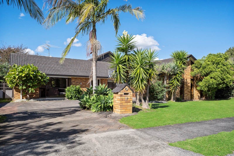 14 Len Garlick Place, Pahurehure, Papakura - Carousel 1