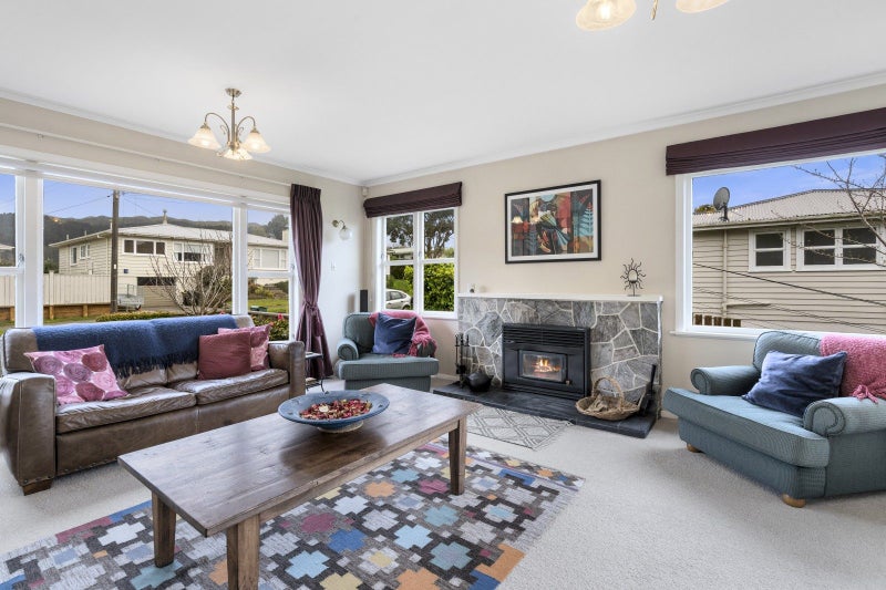 28 Saint Johns Terrace, Tawa, Wellington - Carousel 2