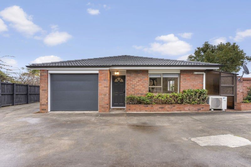 1/16 Ullswater Place, Half Moon Bay, Auckland - Carousel 1