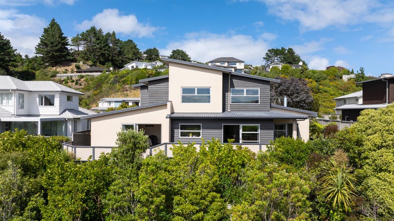 11 Sedgley Grove, Churton Park, Wellington - Carousel 1