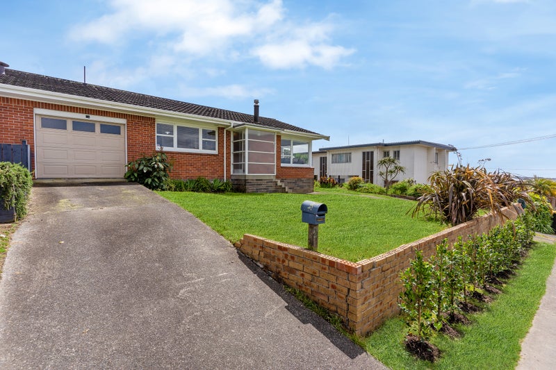 2/2 Coronation Road, Glenfield, Auckland - Carousel 1