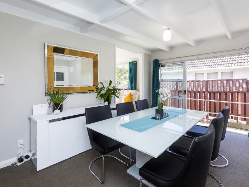 2 Oxford Crescent, Ebdentown, Upper Hutt - Carousel 2