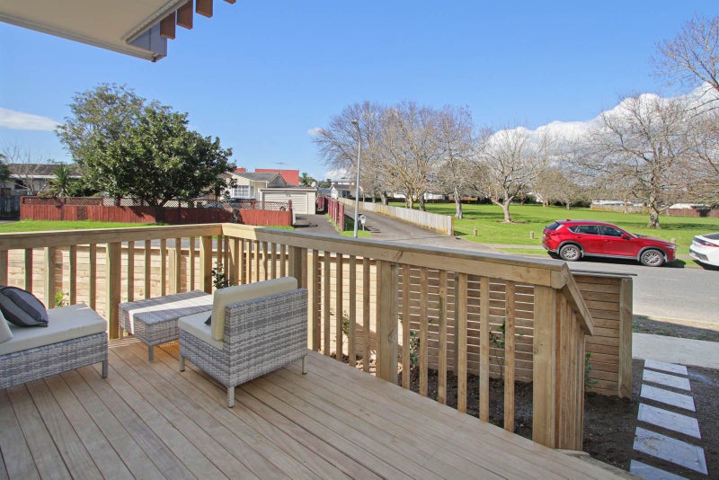 5A Glennandrew Drive, Half Moon Bay, Auckland - Carousel 2
