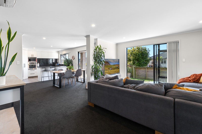 1 Fearnley Grove, Pyes Pa, Tauranga - Carousel 1