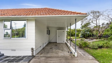 1 Novar Place, Point Chevalier, Auckland - Carousel 1