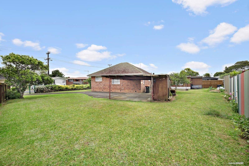 8 Wroughton Crescent, Otara, Auckland - Carousel 2