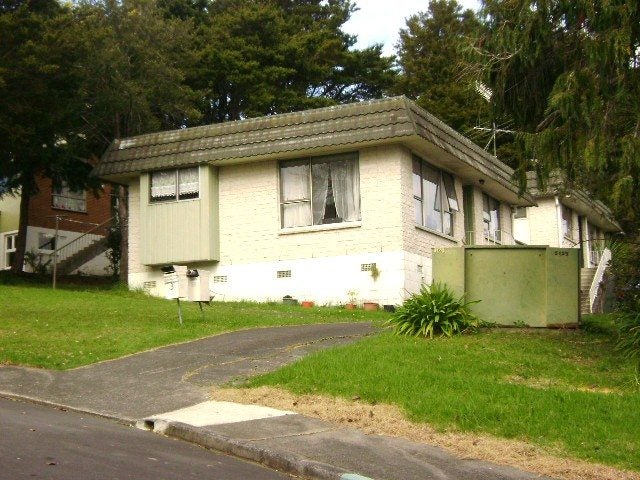 1/3 Tusac Place, Totara Vale, Auckland - Carousel 1