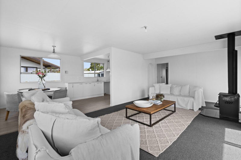 69 Caernarvon Drive, Flaxmere, Hastings - Carousel 1